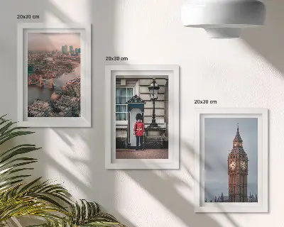 Bilderwand mit ikonischen Ansichten von London inklusive der Brücke und dem Big Ben