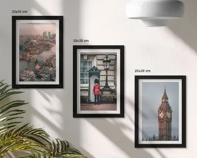 Bilderwand mit ikonischen Ansichten von London inklusive der Brücke und dem Big Ben