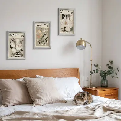 Bilderwand mit Retro-Blumen aus verschiedenen Städten der Welt