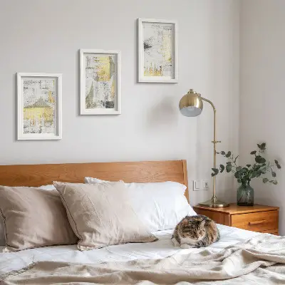 Bilderwand mit abstrakten minimalistischen Malmustern in modischem Design