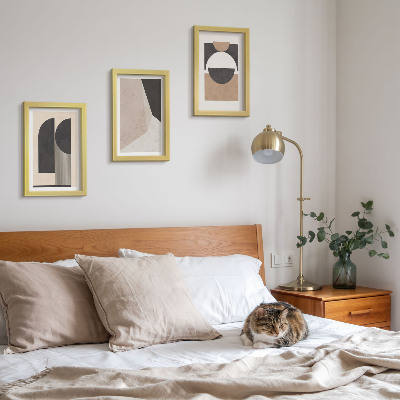 Bilderwand Abstrakte Formen in Beige- und Brauntönen.