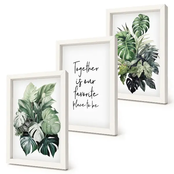 Bilderwand mit Motiv von grünen Tropenblättern und dekorativem Schriftzug