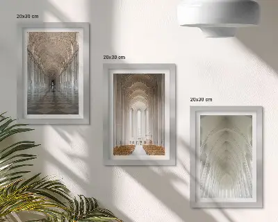 Fotowand mit Motiven von historischen Innenräumen und Kathedralen