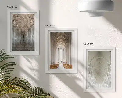 Fotowand mit Motiven von historischen Innenräumen und Kathedralen