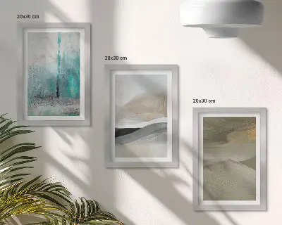 Bilderwand mit gemalten abstrakten minimalistischen Dekorationen