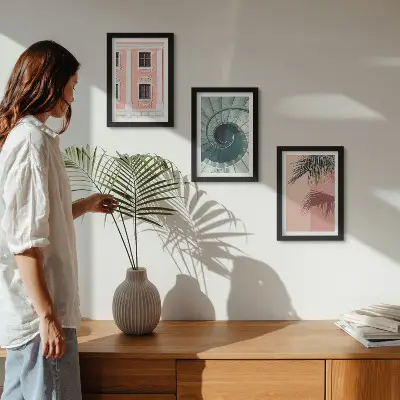 Fotowand mit Architektur in Pastelltönen und Spiralmuster