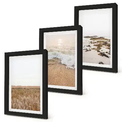 Bilderwand mit Strand, Wellen und Kieselsteinen im Sommer