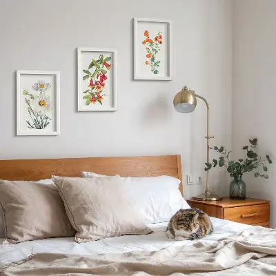 Bilderwand mit Blumenkompositionen im Retro-Vintage-Stil