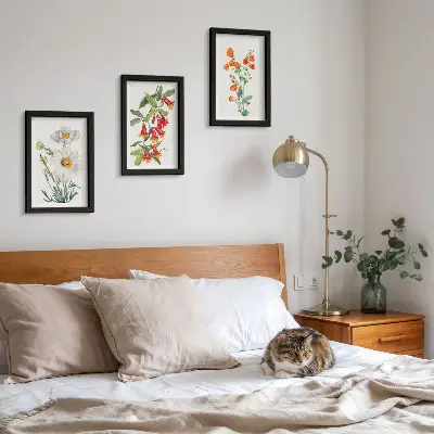 Bilderwand mit Blumenkompositionen im Retro-Vintage-Stil