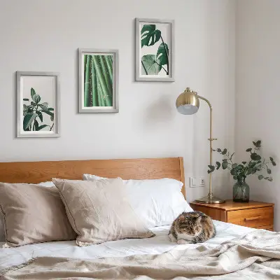 Fotowand mit Bambusstängeln Zimmerpflanze und Monstera-Blättern