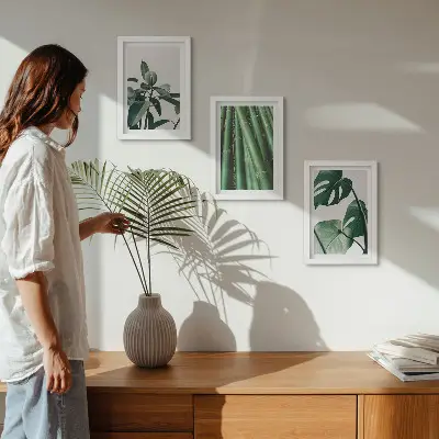 Fotowand mit Bambusstängeln Zimmerpflanze und Monstera-Blättern