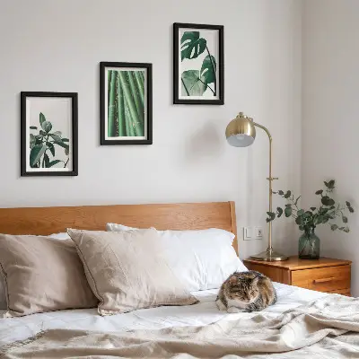 Fotowand mit Bambusstängeln Zimmerpflanze und Monstera-Blättern