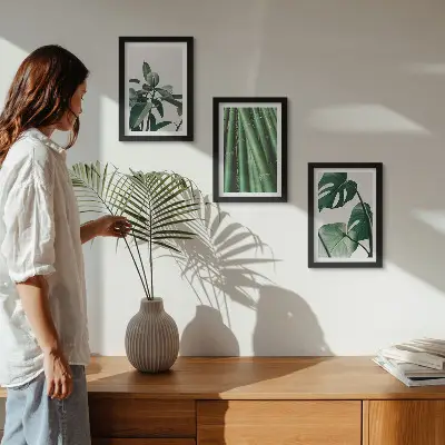 Fotowand mit Bambusstängeln Zimmerpflanze und Monstera-Blättern