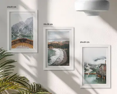 Bilderset mit Rahmen Blick auf die Berge über dem See mit Boot und Strandlandschaft