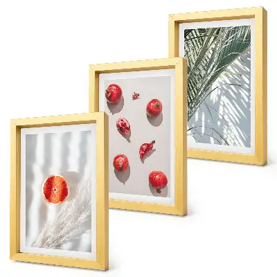 Fotowand mit tropischen Früchten und Palmenblättern im Urlaubsdesign