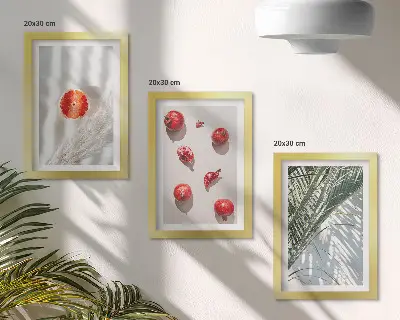 Fotowand mit tropischen Früchten und Palmenblättern im Urlaubsdesign