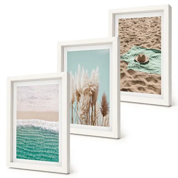 Fotowand mit Strandwellen, Gras, Hut und Sand für Entspannung und Naturgenuss