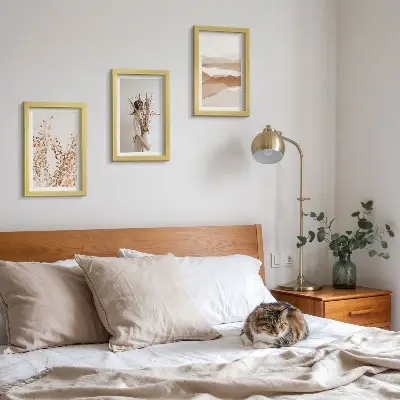 Bilderwand mit botanischen Motiven im abstrakten rustikalen Boho-Stil