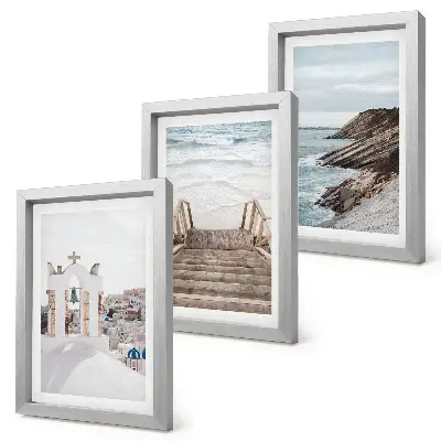 Bilderwand mit Blick auf das Meer und die Architektur von Santorin am Himmel