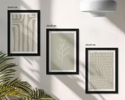Bilderwand mit Pflanzen- und geometrischen Motiven in gedeckten Farben