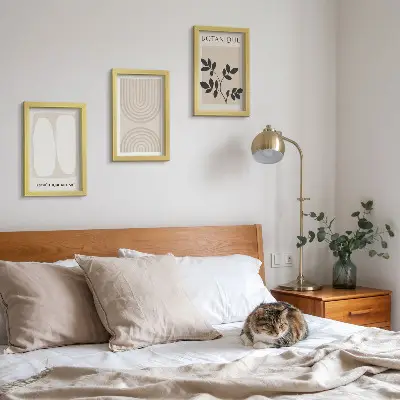 Fotowand mit filigranen, abstrakten Pflanzenmotiven im Boho-Design