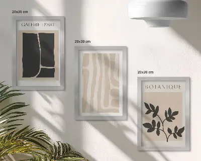 Bilderwand mit abstrakten Formen und Pflanzenmotiven in neutralen Tälern