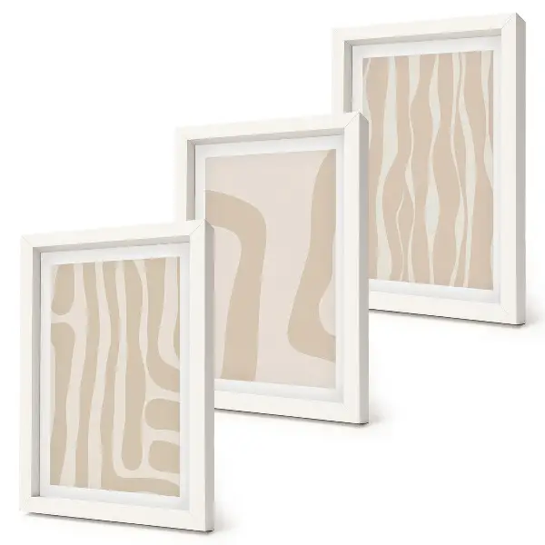 Bilderwand mit abstrakten Mustern und minimalistischen Formen im Boho-Stil