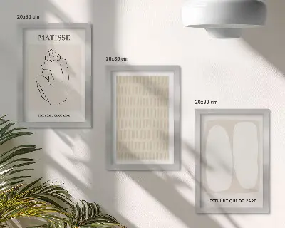 Bilderwand mit Linien und Formen in Beige- und Weißtönen