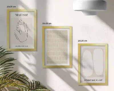 Bilderwand mit Linien und Formen in Beige- und Weißtönen