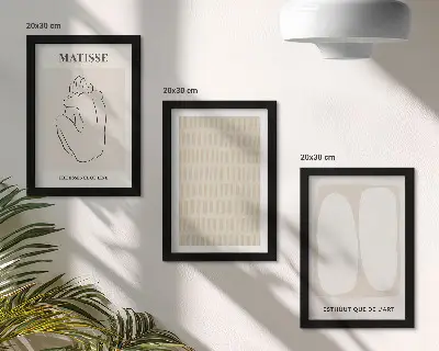 Bilderwand mit Linien und Formen in Beige- und Weißtönen
