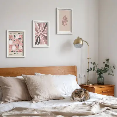 Bilderset mit Rahmen mit Blumenmuster, Blättern und geometrischen Formen