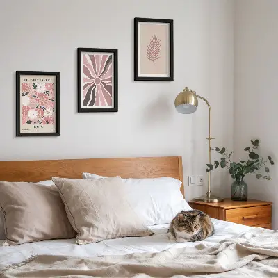 Bilderset mit Rahmen mit Blumenmuster, Blättern und geometrischen Formen