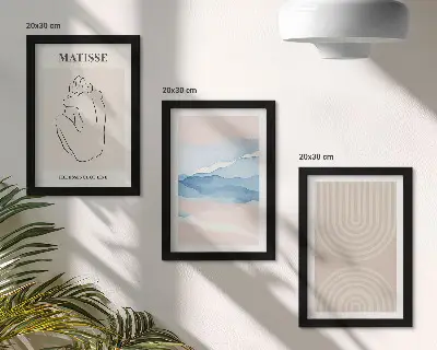 Bilderwand mit Linien und Wellen in Pastelltönen und minimalistischem Akzent