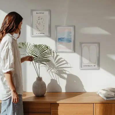 Bilderset mit Rahmen abstrakte Formen und zarte Farben im Stil von Matisse