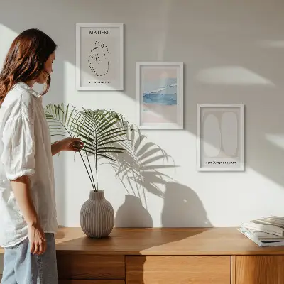 Bilderset mit Rahmen abstrakte Formen und zarte Farben im Stil von Matisse
