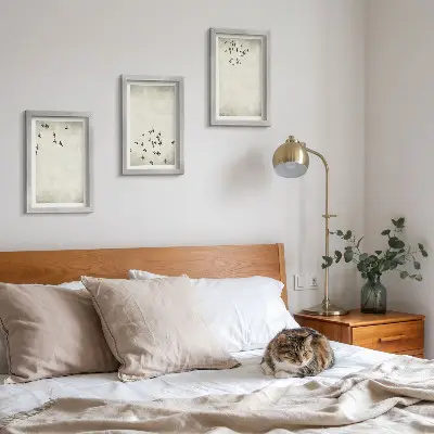 Fotowand mit einem minimalistischen Gemälde von fliegenden Vögeln