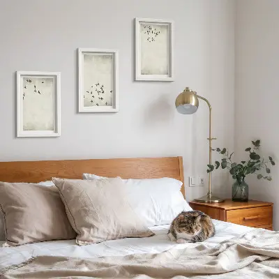 Fotowand mit einem minimalistischen Gemälde von fliegenden Vögeln