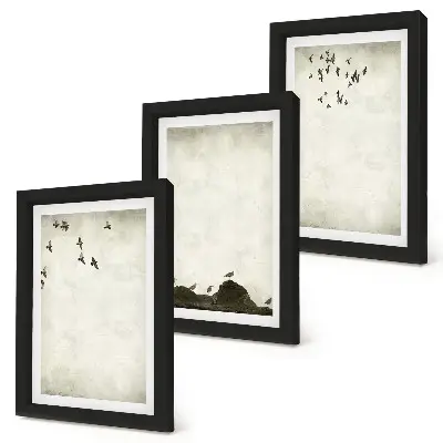 Bilderwand mit fliegender Vogelschar im minimalistischen Stil