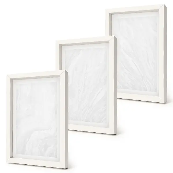 Bilderwand mit eleganter linearer Steinoptik in Marmor