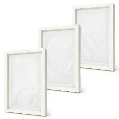 Bilderwand mit eleganter linearer Steinoptik in Marmor