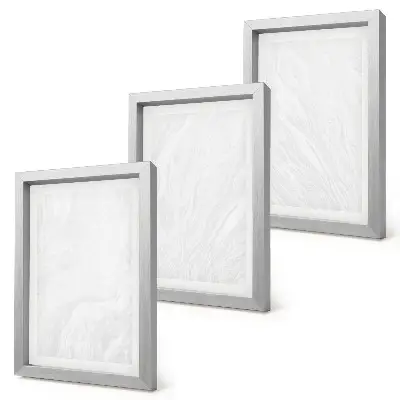 Bilderwand mit eleganter linearer Steinoptik in Marmor