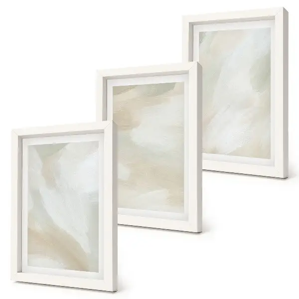 Bilderwand mit Farbstruktur und Spuren minimalistischer Malerei
