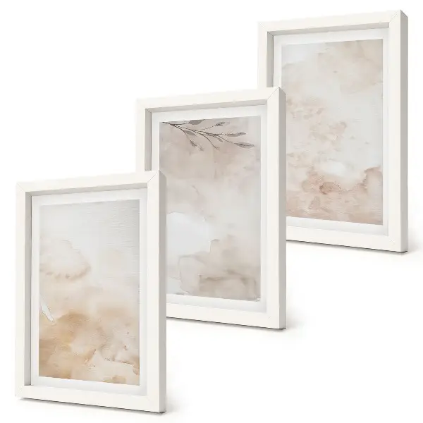 Bilderwand mit Aquarellflecken und Blättern in Pastellfarben