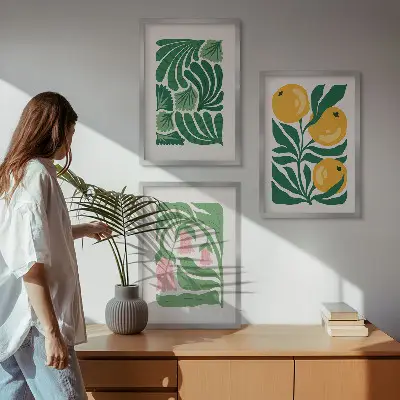 Gerahmtes Bilderset mit minimalistischen Pflanzenmustern