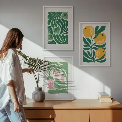 Gerahmtes Bilderset mit minimalistischen Pflanzenmustern