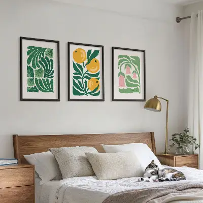Gerahmtes Bilderset mit minimalistischen Pflanzenmustern