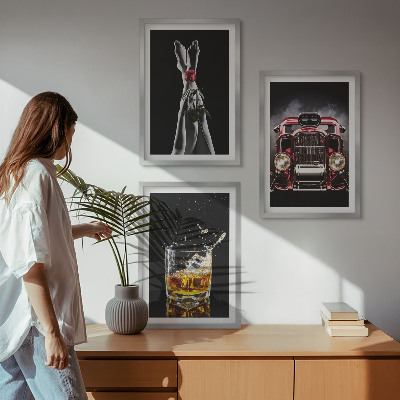 Gerahmtes bilderset Frauenbeine Rosenauto Whisky