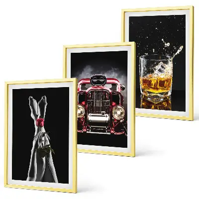 Gerahmtes Bilderset mit Motiv Frauenbeine vor Rosenauto und Whisky