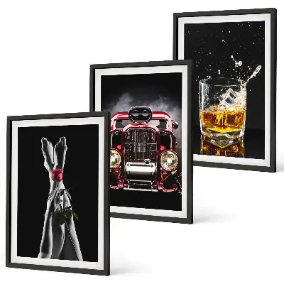 Gerahmtes Bilderset mit Motiv Frauenbeine vor Rosenauto und Whisky