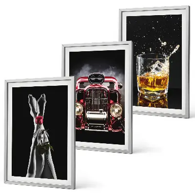 Gerahmtes Bilderset mit Motiv Frauenbeine vor Rosenauto und Whisky